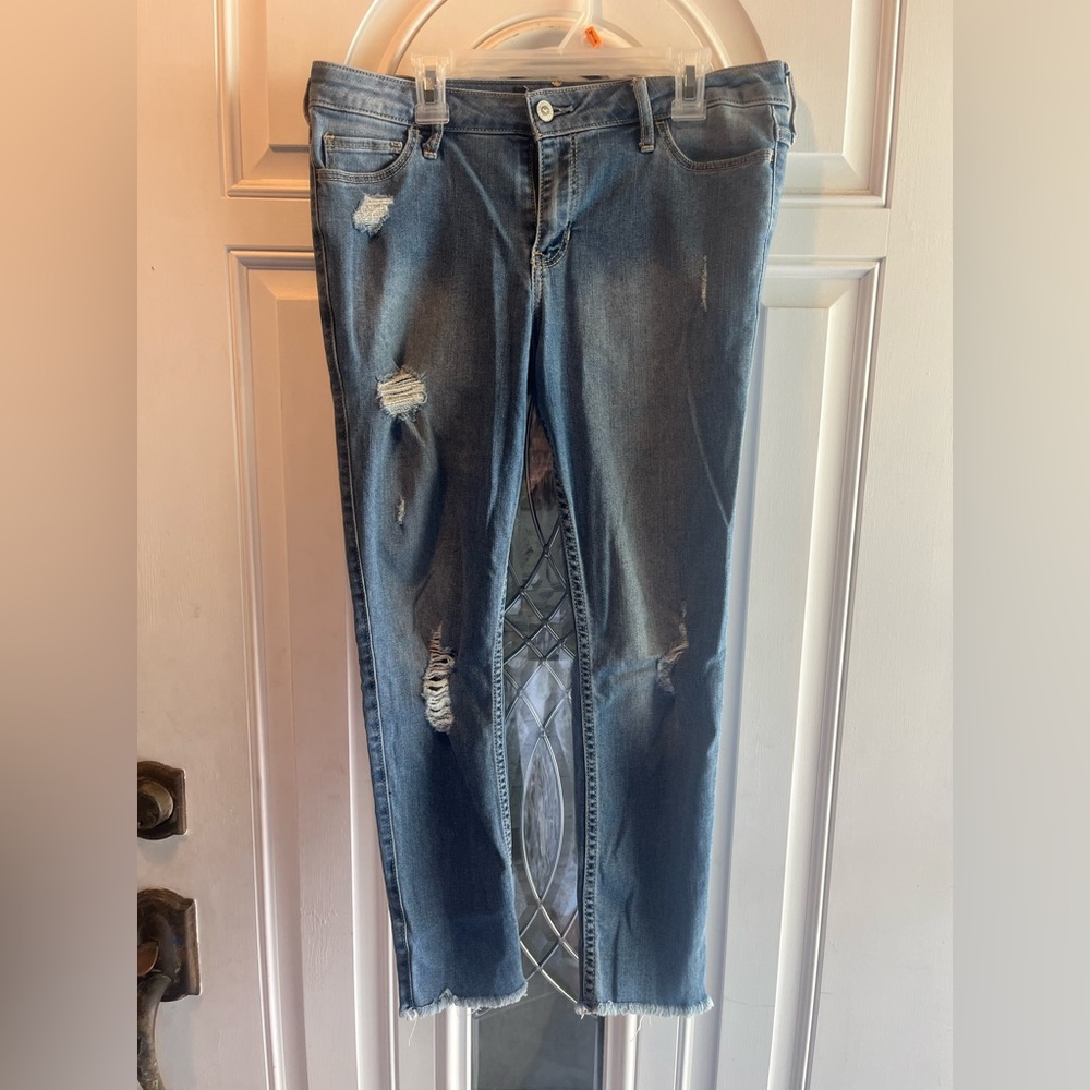 Hollister jeans size 9 short women’s like new condition